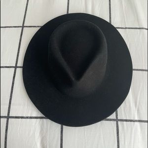 Gigi Pip Black Hat